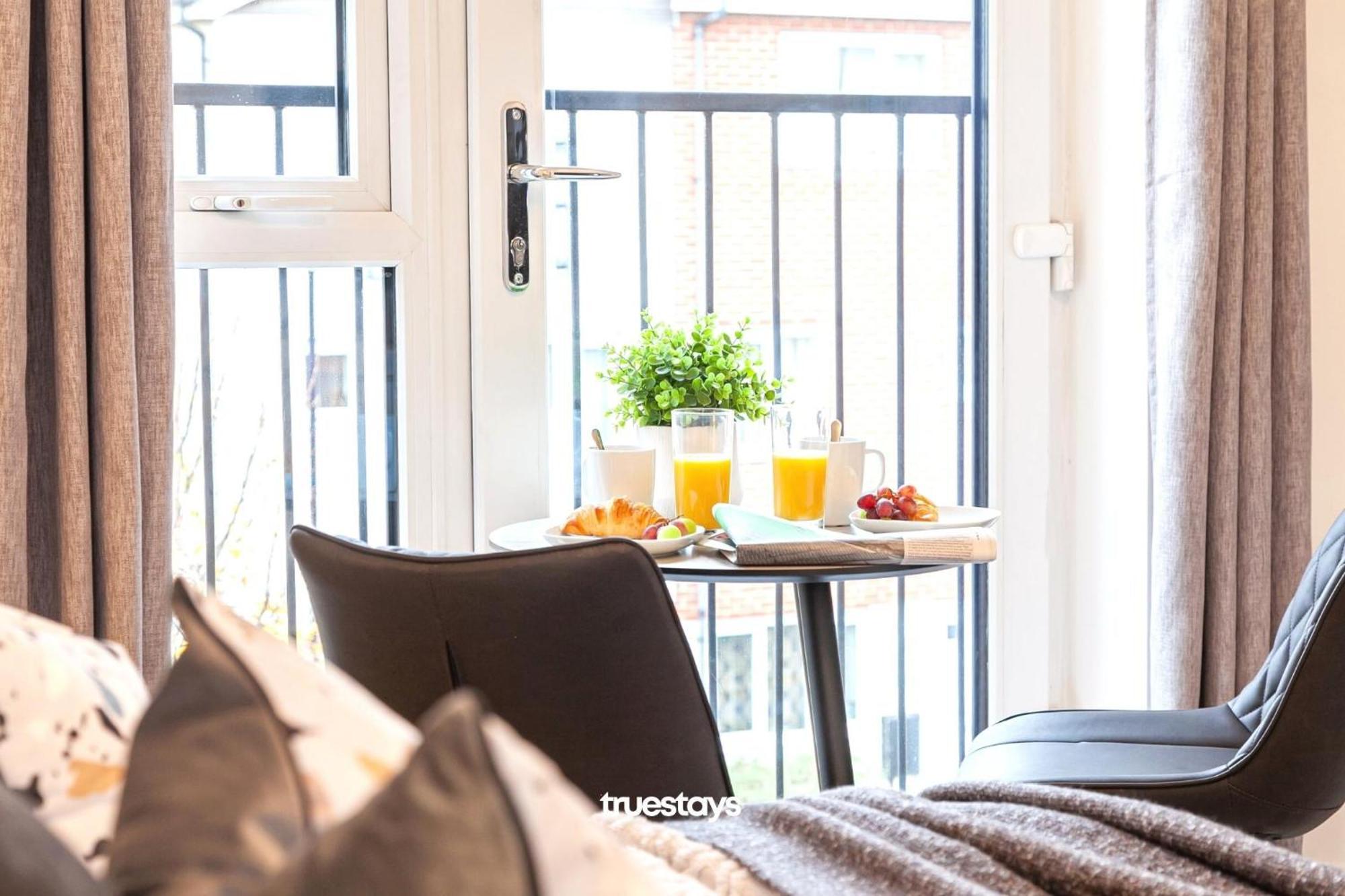 Ambassador House By Truestays - Luxury 4 Bedroom House In Stoke-On-Trent Etruria Kültér fotó