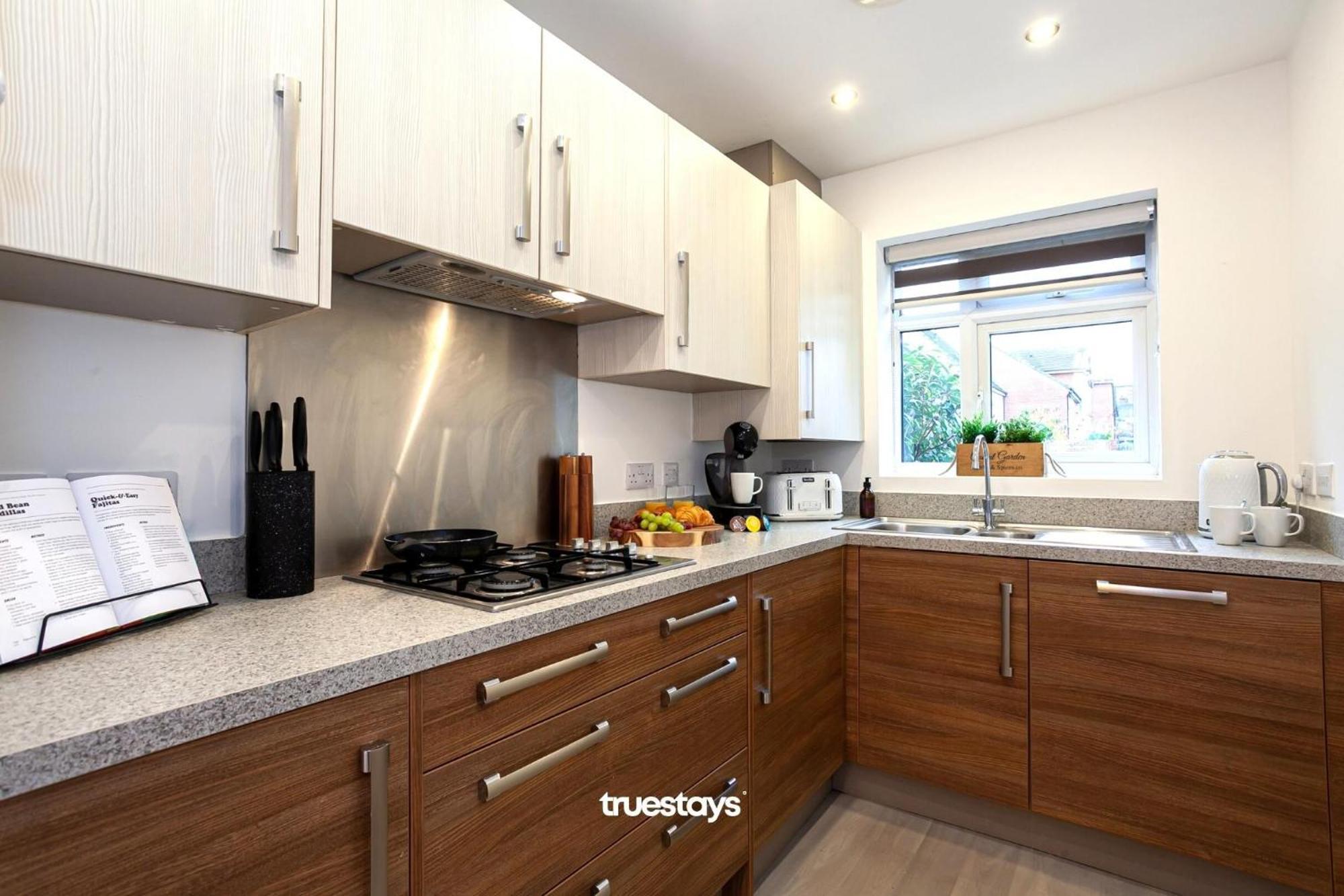 Ambassador House By Truestays - Luxury 4 Bedroom House In Stoke-On-Trent Etruria Kültér fotó