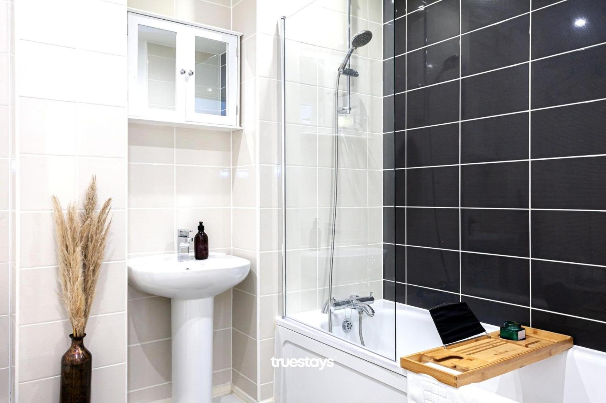 Ambassador House By Truestays - Luxury 4 Bedroom House In Stoke-On-Trent Etruria Kültér fotó