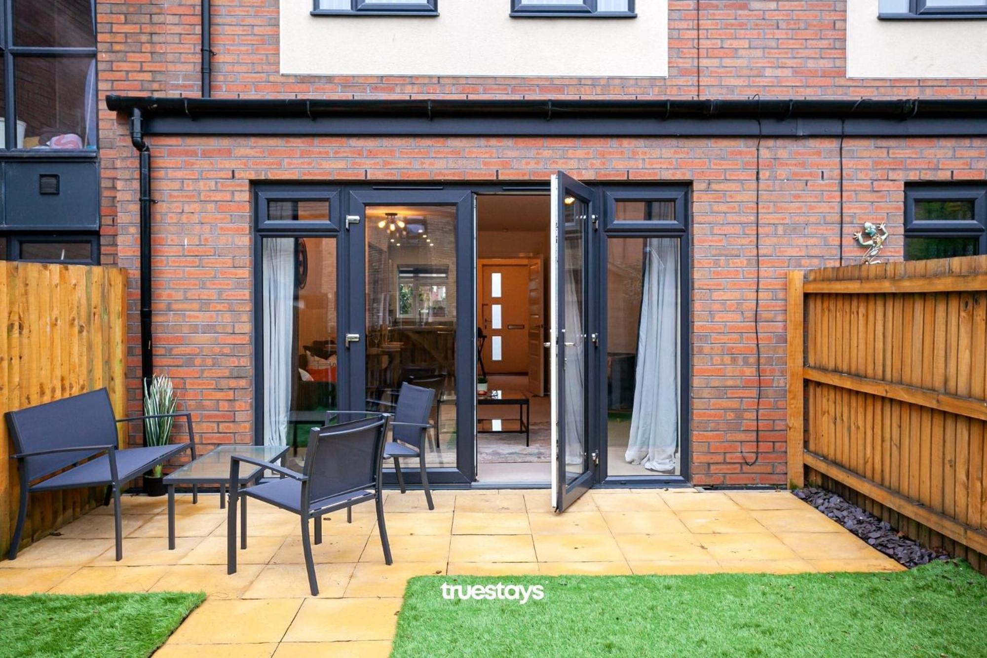 Ambassador House By Truestays - Luxury 4 Bedroom House In Stoke-On-Trent Etruria Kültér fotó