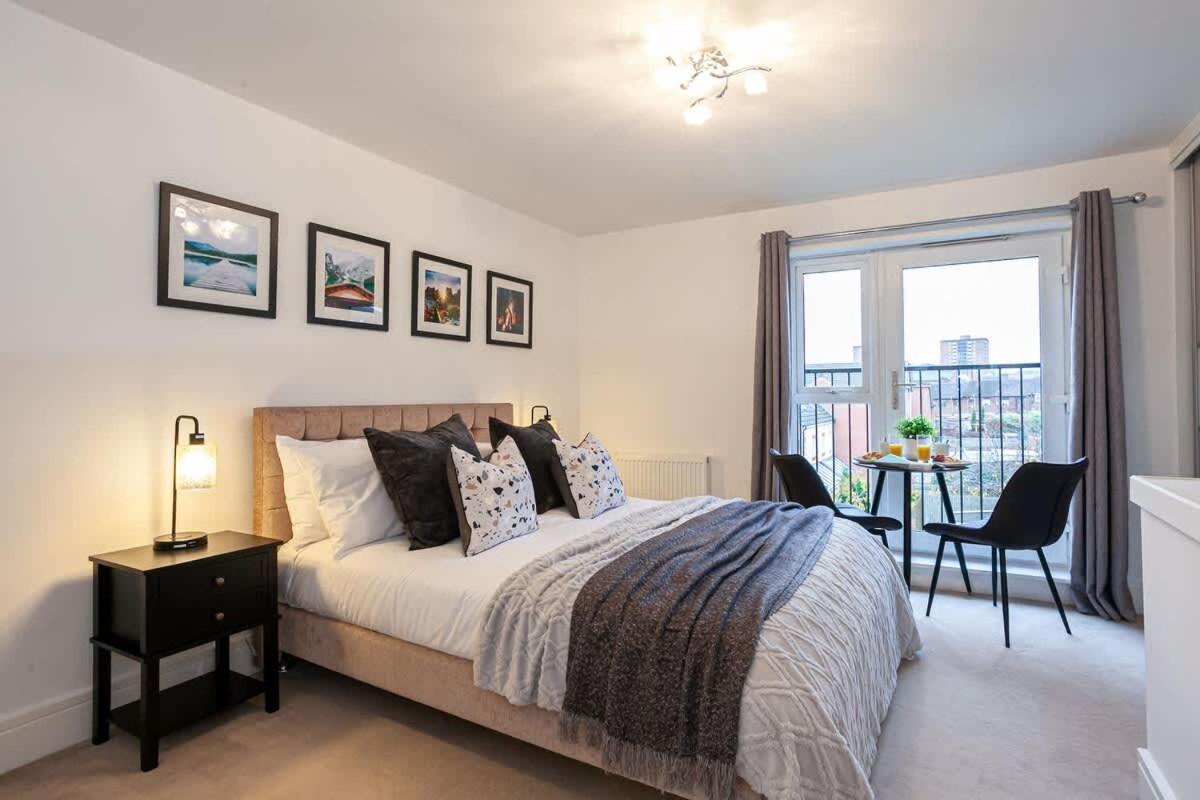Ambassador House By Truestays - Luxury 4 Bedroom House In Stoke-On-Trent Etruria Kültér fotó
