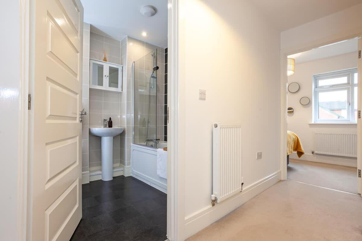 Ambassador House By Truestays - Luxury 4 Bedroom House In Stoke-On-Trent Etruria Kültér fotó