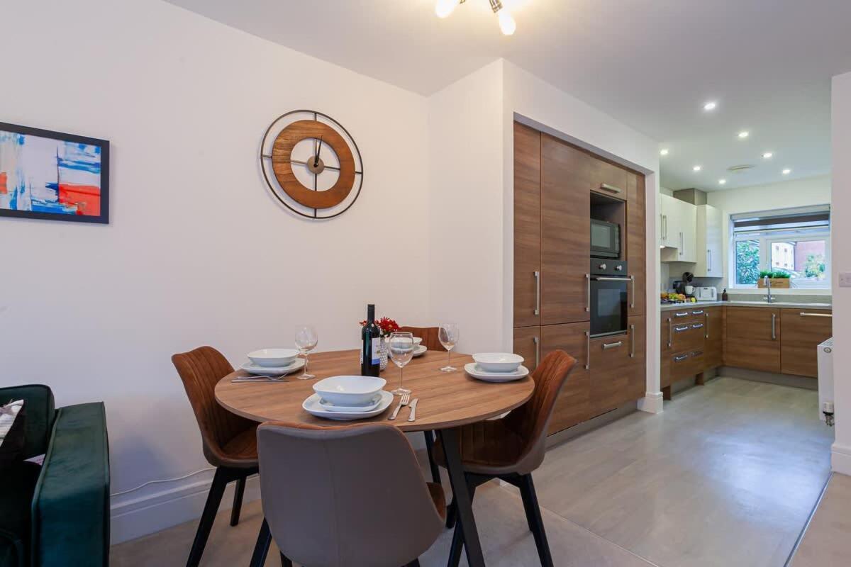 Ambassador House By Truestays - Luxury 4 Bedroom House In Stoke-On-Trent Etruria Kültér fotó