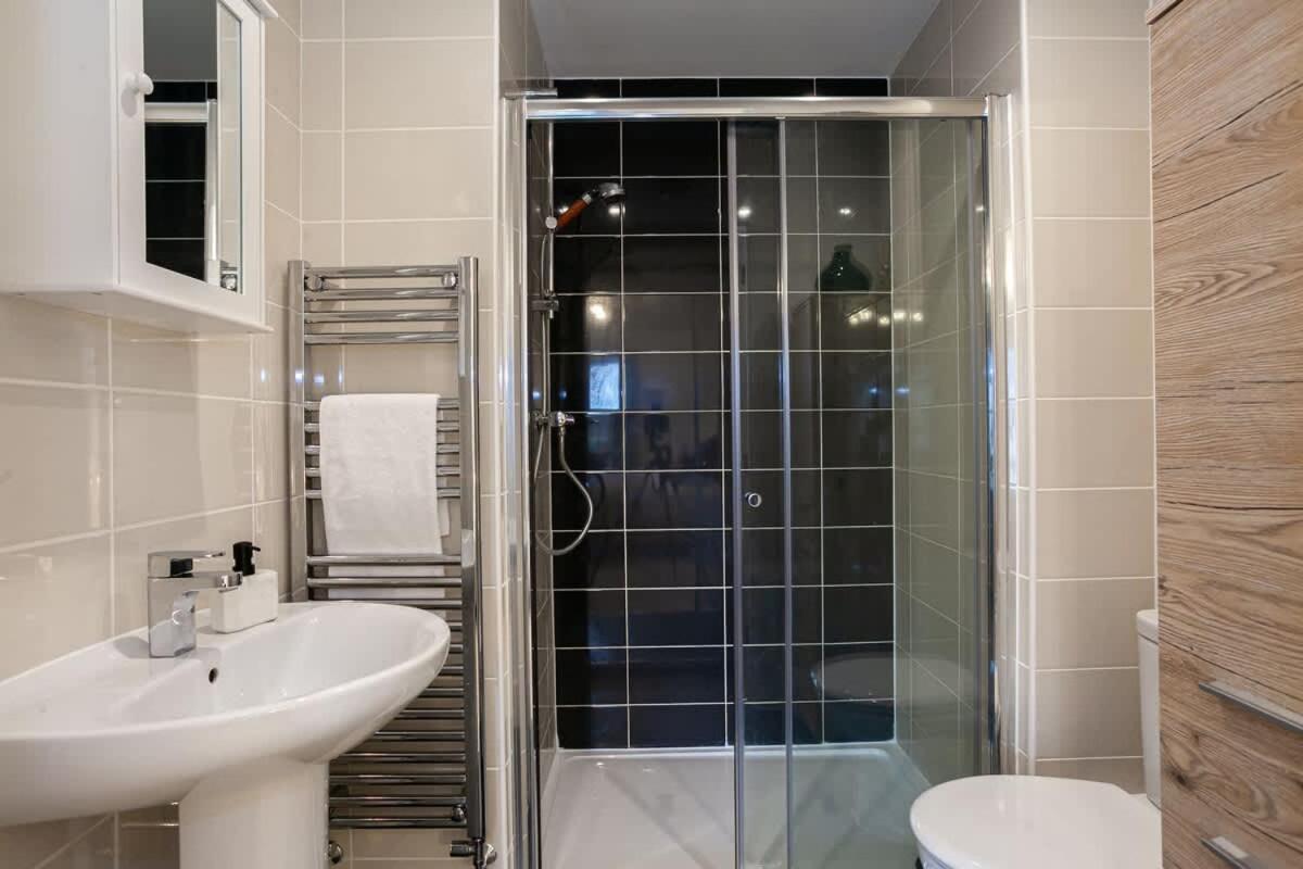 Ambassador House By Truestays - Luxury 4 Bedroom House In Stoke-On-Trent Etruria Kültér fotó